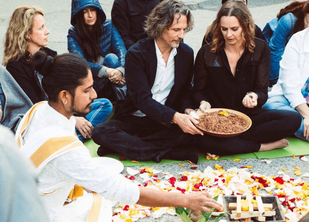 Therapeutisches Yoga mit individueller Anpassung der Übungen